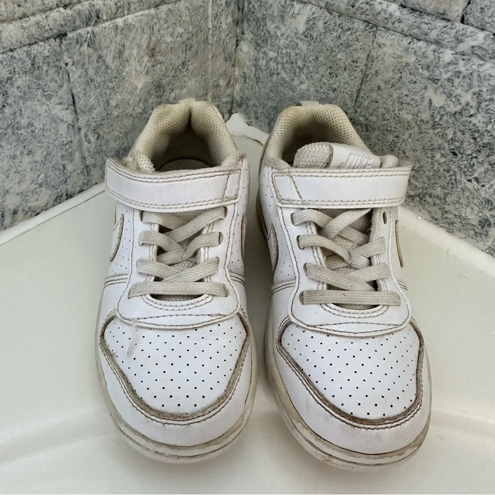 Nike Low White Basketball Shoes Size kids 11C